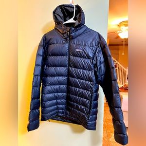 Men’s Patagonia puffer jacket.